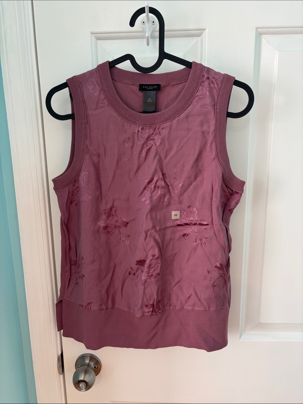 Ann Taylor Mauve Floral Sleeveless Knit Tank